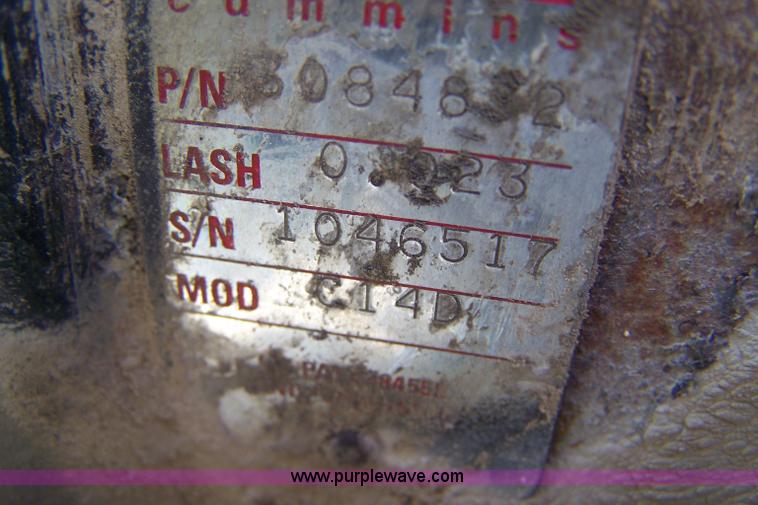 image for item 7430 1995 GMC White semi truck