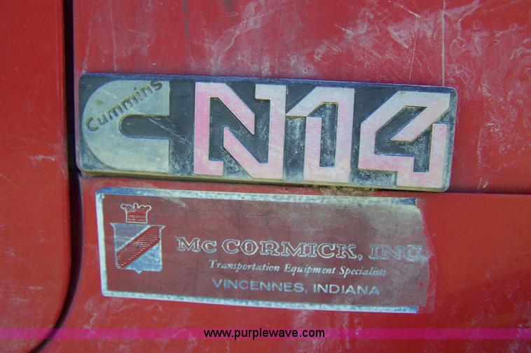 image for item 7430 1995 GMC White semi truck