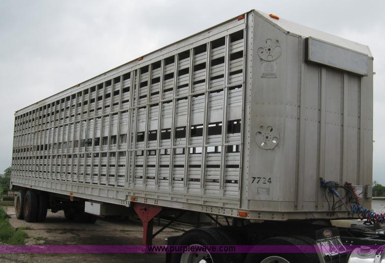image for item 8106 1992 Barrett Legend 48' aluminum livestock trailer