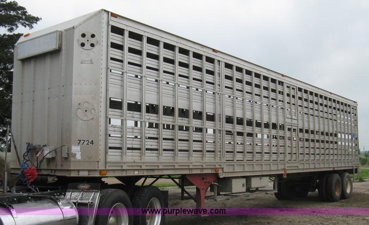 image for item 8106 1992 Barrett Legend 48' aluminum livestock trailer