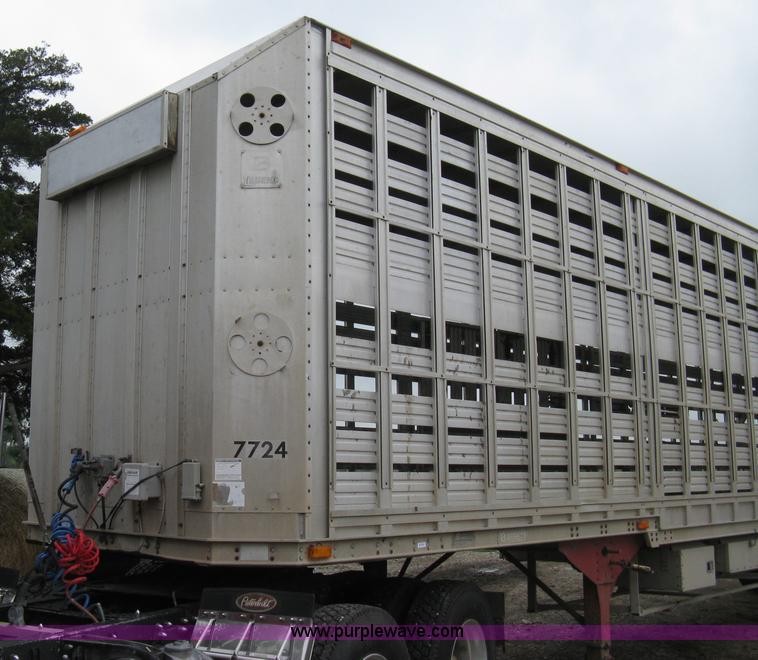 image for item 8106 1992 Barrett Legend 48' aluminum livestock trailer