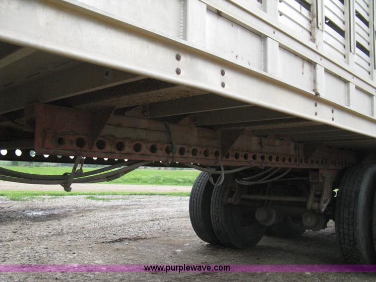 image for item 8106 1992 Barrett Legend 48' aluminum livestock trailer
