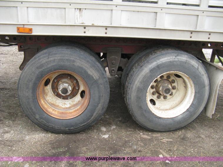 image for item 8106 1992 Barrett Legend 48' aluminum livestock trailer