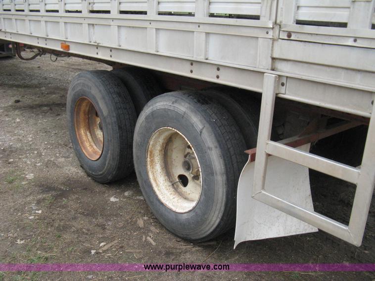 image for item 8106 1992 Barrett Legend 48' aluminum livestock trailer