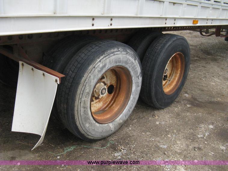 image for item 8106 1992 Barrett Legend 48' aluminum livestock trailer