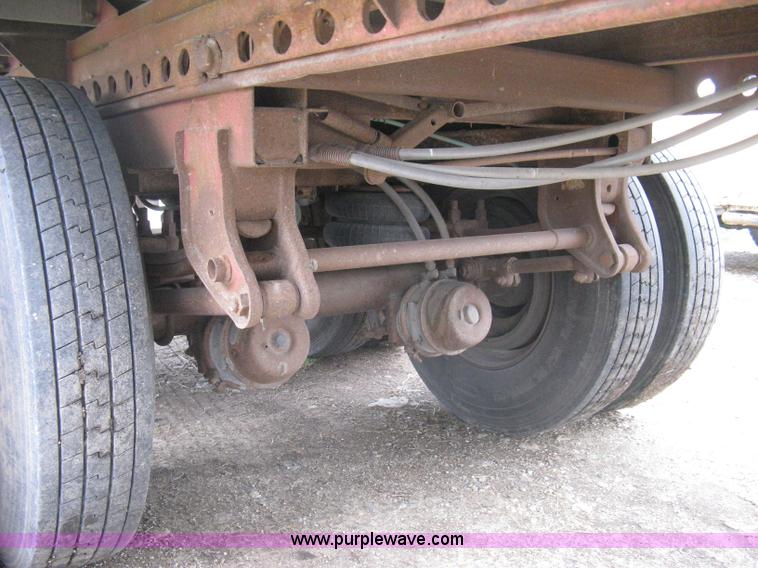 image for item 8106 1992 Barrett Legend 48' aluminum livestock trailer