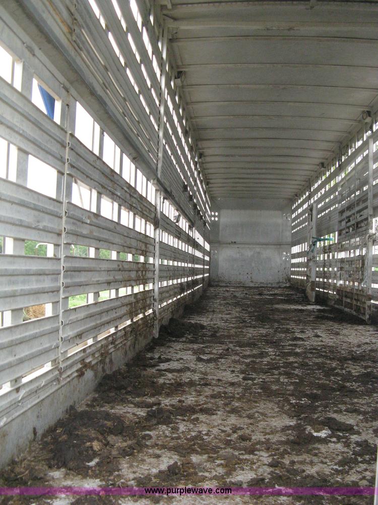 image for item 8106 1992 Barrett Legend 48' aluminum livestock trailer