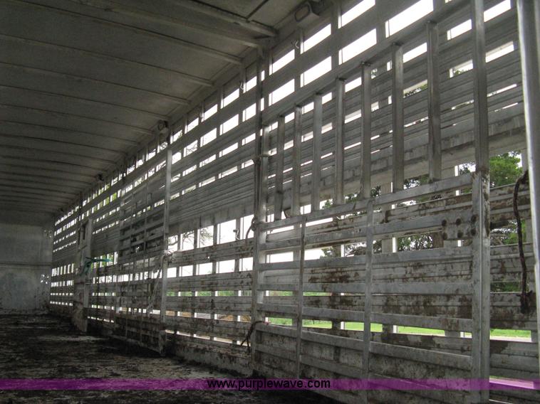 image for item 8106 1992 Barrett Legend 48' aluminum livestock trailer