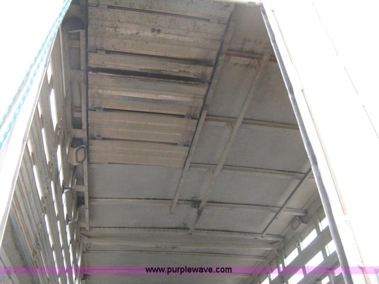 image for item 8106 1992 Barrett Legend 48' aluminum livestock trailer