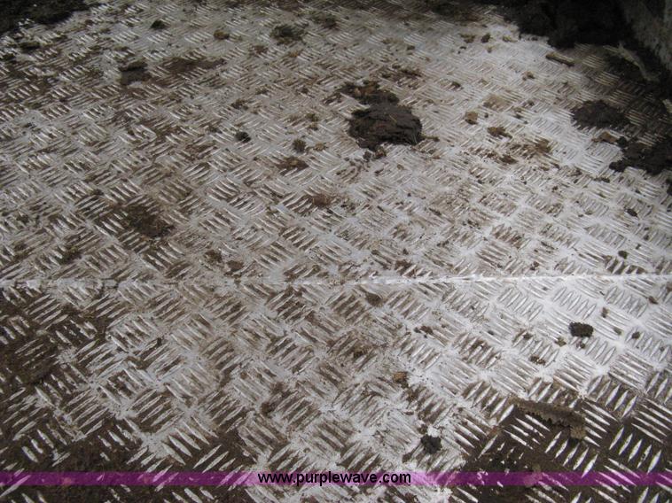 image for item 8106 1992 Barrett Legend 48' aluminum livestock trailer