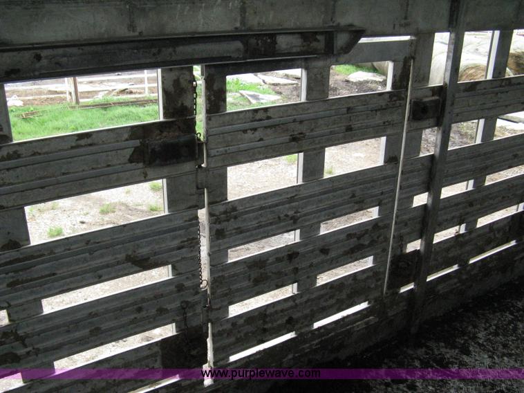 image for item 8106 1992 Barrett Legend 48' aluminum livestock trailer