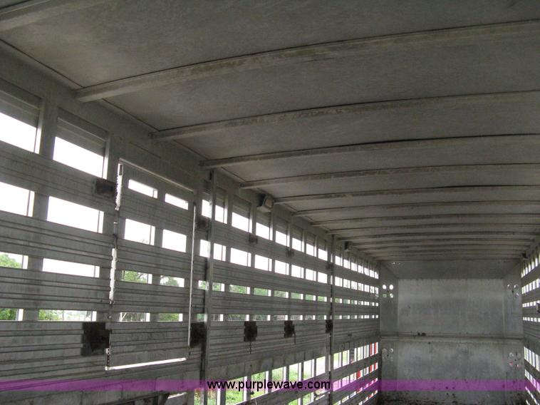 image for item 8106 1992 Barrett Legend 48' aluminum livestock trailer