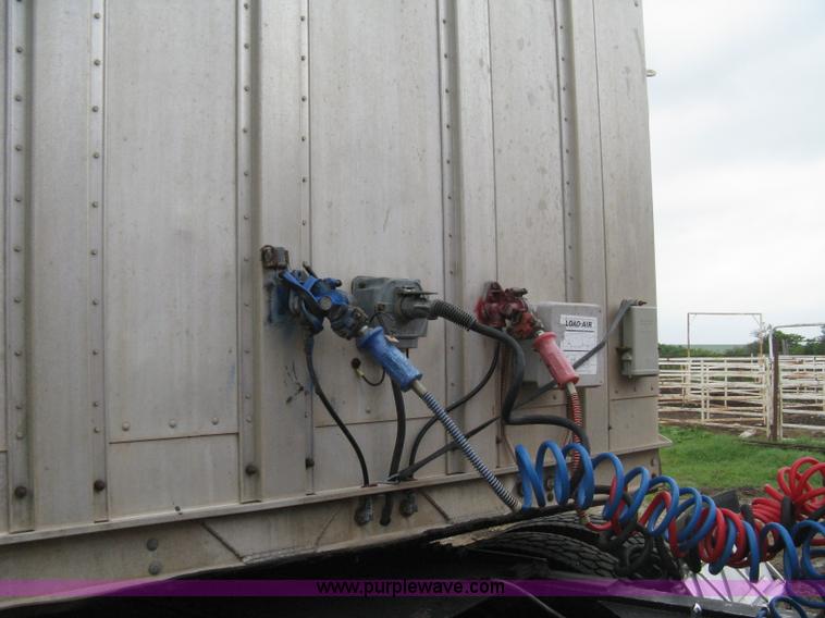 image for item 8106 1992 Barrett Legend 48' aluminum livestock trailer