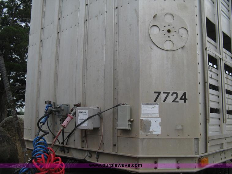 image for item 8106 1992 Barrett Legend 48' aluminum livestock trailer