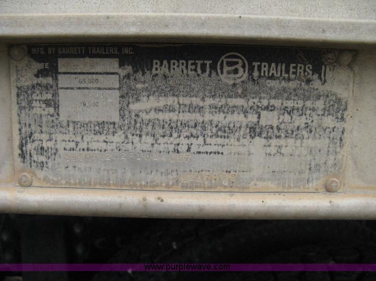 image for item 8106 1992 Barrett Legend 48' aluminum livestock trailer