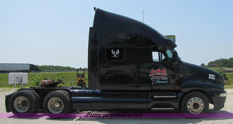 image for item 8265 1999 Kenworth T2000 semi truck