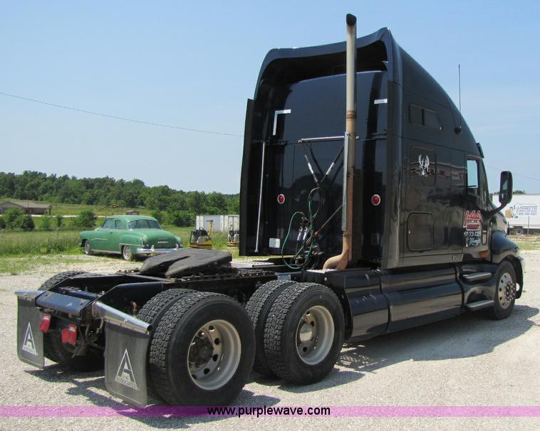 image for item 8265 1999 Kenworth T2000 semi truck