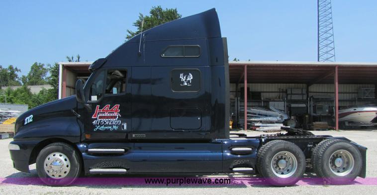 image for item 8265 1999 Kenworth T2000 semi truck