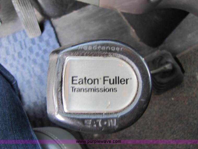 image for item 8265 1999 Kenworth T2000 semi truck