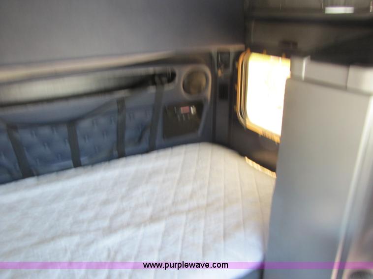 image for item 8265 1999 Kenworth T2000 semi truck