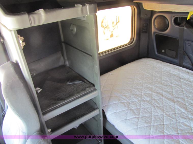 image for item 8265 1999 Kenworth T2000 semi truck