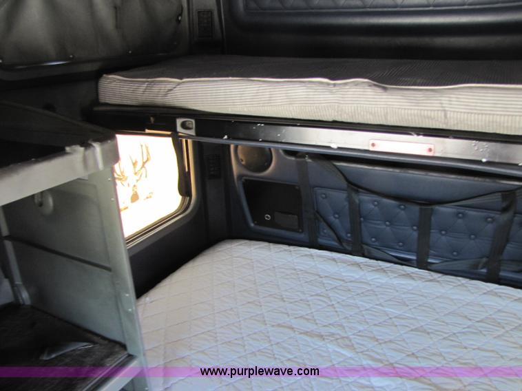 image for item 8265 1999 Kenworth T2000 semi truck