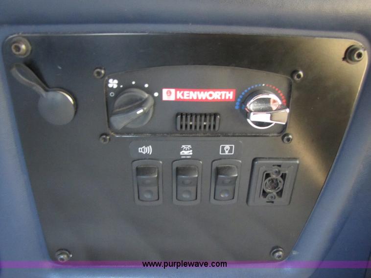 image for item 8265 1999 Kenworth T2000 semi truck