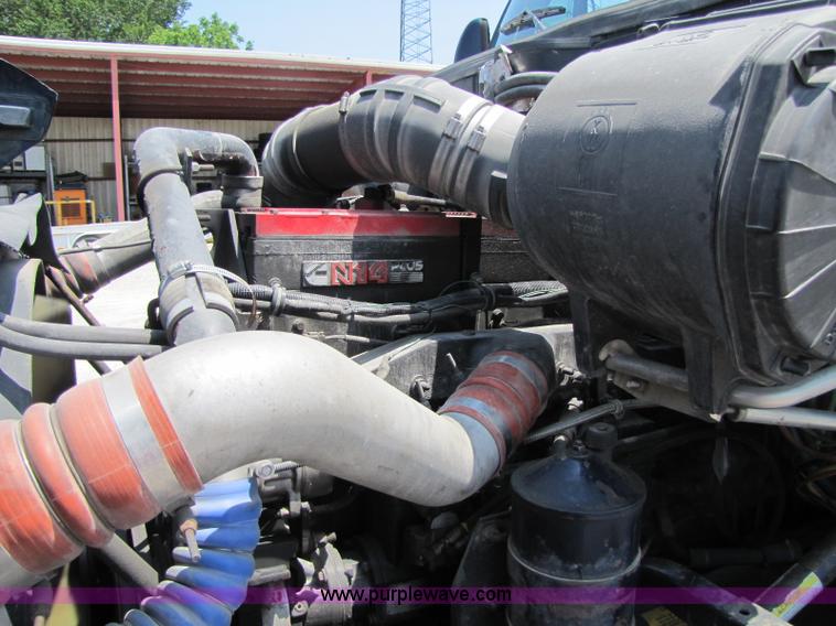 image for item 8265 1999 Kenworth T2000 semi truck