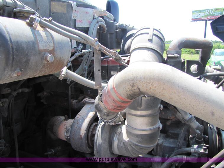 image for item 8265 1999 Kenworth T2000 semi truck