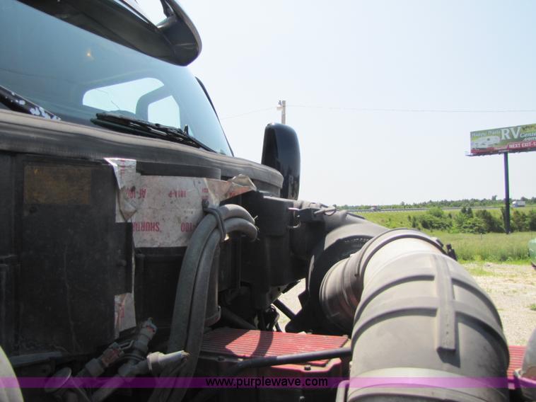 image for item 8265 1999 Kenworth T2000 semi truck