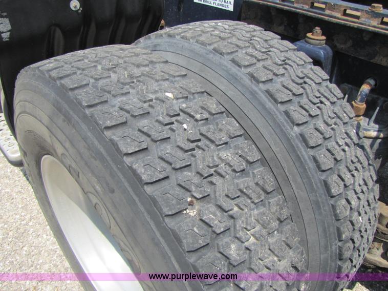 image for item 8265 1999 Kenworth T2000 semi truck