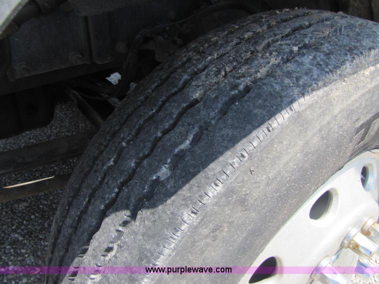 image for item 8265 1999 Kenworth T2000 semi truck