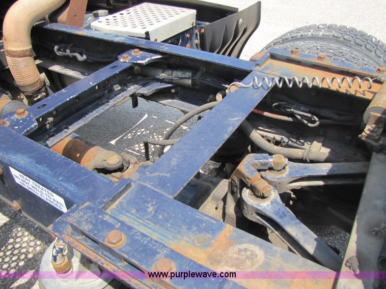 image for item 8265 1999 Kenworth T2000 semi truck