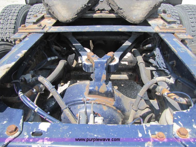 image for item 8265 1999 Kenworth T2000 semi truck