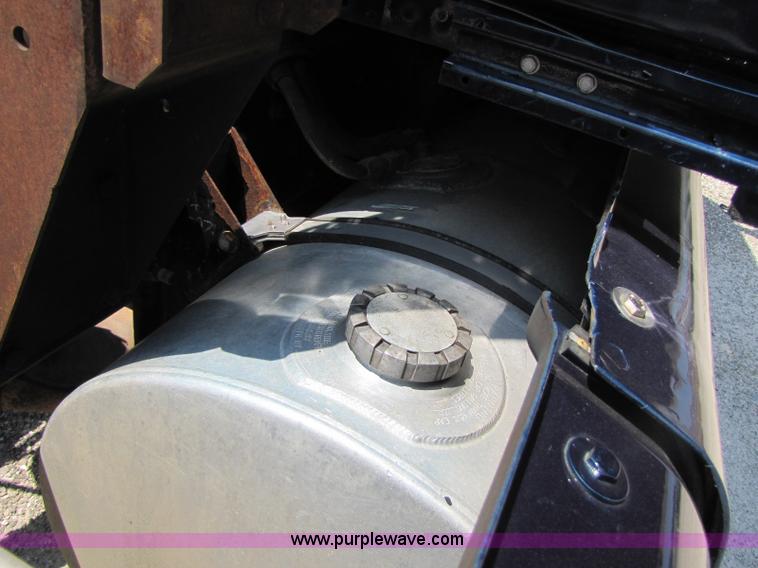 image for item 8265 1999 Kenworth T2000 semi truck