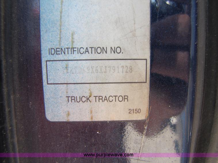 image for item 8265 1999 Kenworth T2000 semi truck