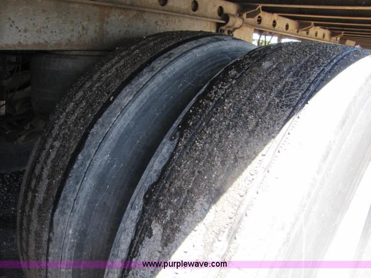 image for item 8489 2001 Great Dane 48' dry van semi trailer