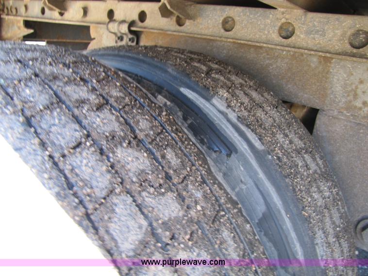 image for item 8489 2001 Great Dane 48' dry van semi trailer