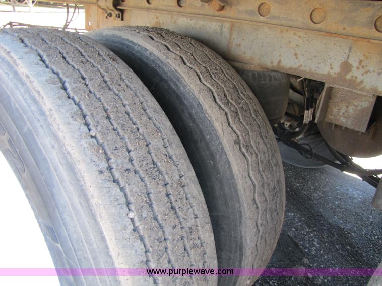 image for item 8489 2001 Great Dane 48' dry van semi trailer