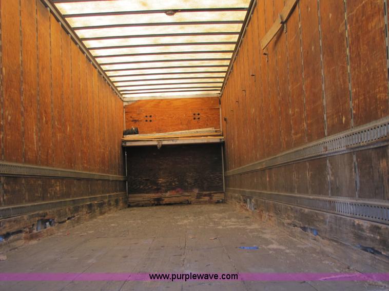 image for item 8489 2001 Great Dane 48' dry van semi trailer