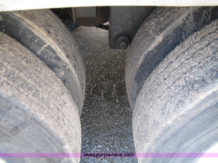 image for item 8490 2001 Great Dane 48' dry van semi trailer