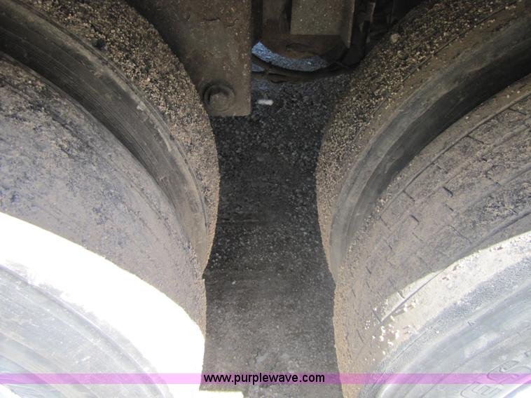 image for item 8490 2001 Great Dane 48' dry van semi trailer