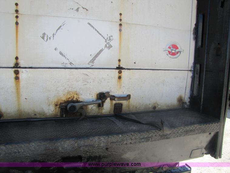 image for item 8490 2001 Great Dane 48' dry van semi trailer