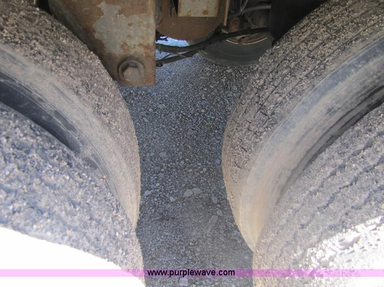 image for item 8491 2001 Great Dane 48' dry van semi trailer