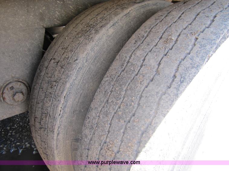 image for item 8492 1999 Great Dane 48' dry van semi trailer