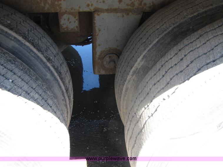 image for item 8493 Great Dane 48' dry van semi trailer