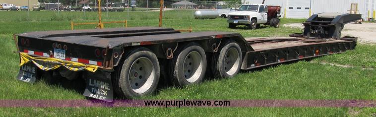image for item 8996 2000 Eager Beaver lowboy trailer