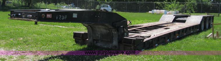 image for item 8996 2000 Eager Beaver lowboy trailer