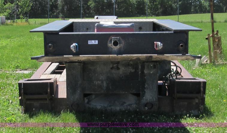 image for item 8996 2000 Eager Beaver lowboy trailer