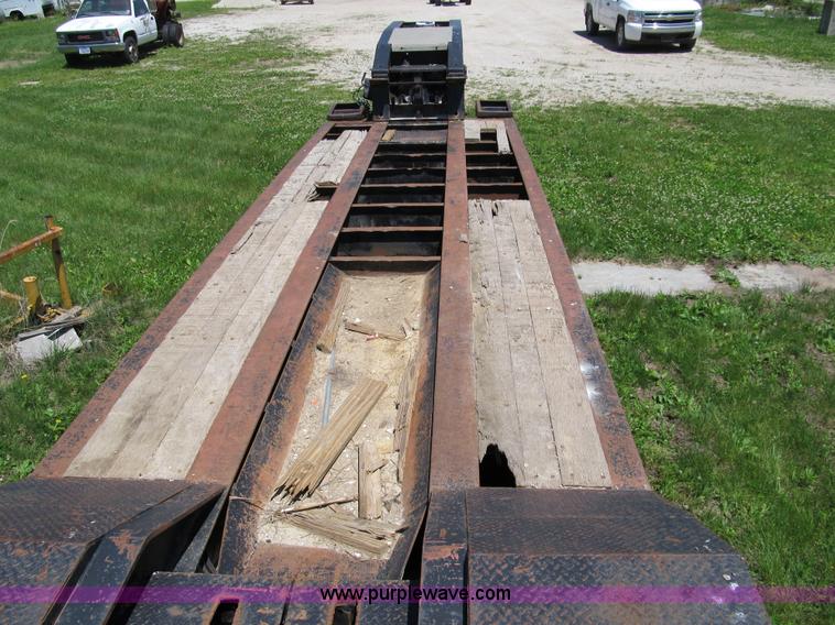 image for item 8996 2000 Eager Beaver lowboy trailer